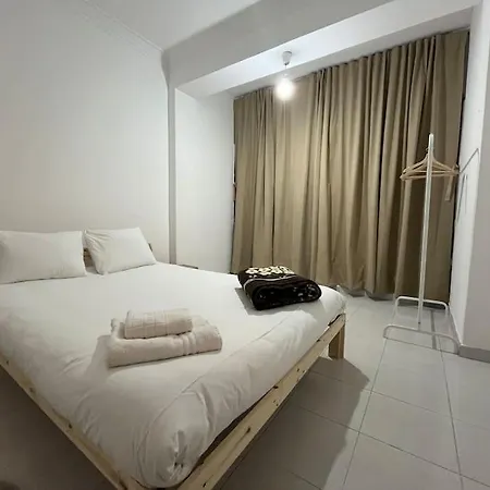 In A Shared Flat * Queluz